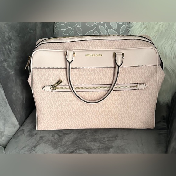 Michael Kors Travel Bag - Picture 1 of 5